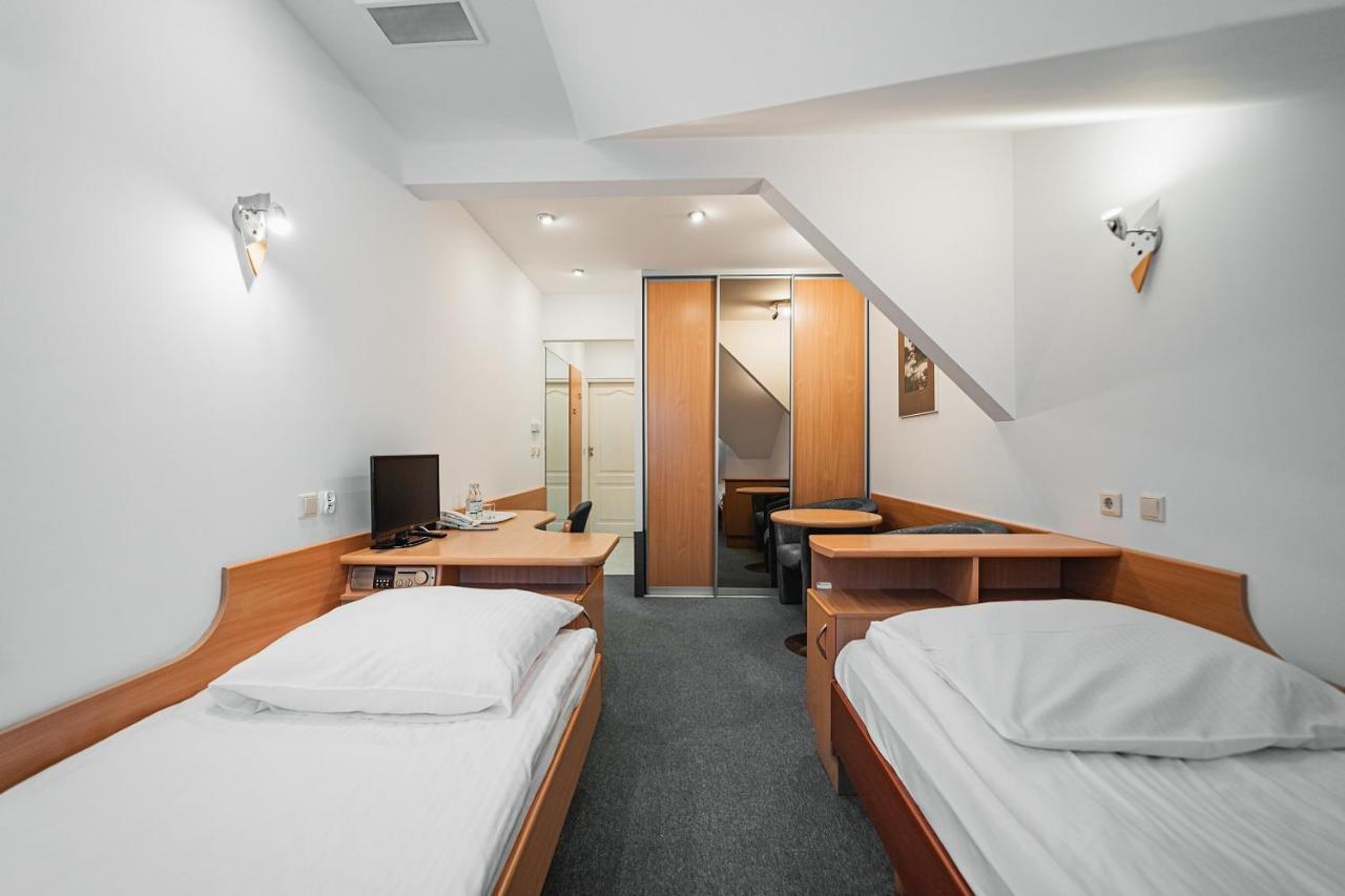 Elita Hotel & Restauracja イボニチ・ズドルイ エクステリア 写真