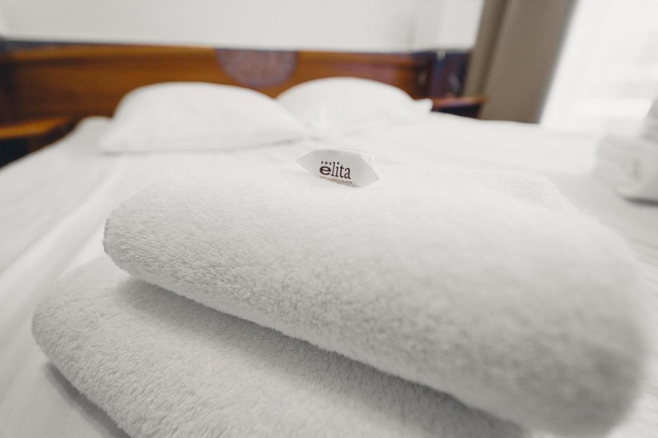 Elita Hotel & Restauracja イボニチ・ズドルイ エクステリア 写真